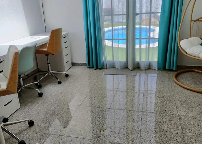 Aquamarina House בית נופש *